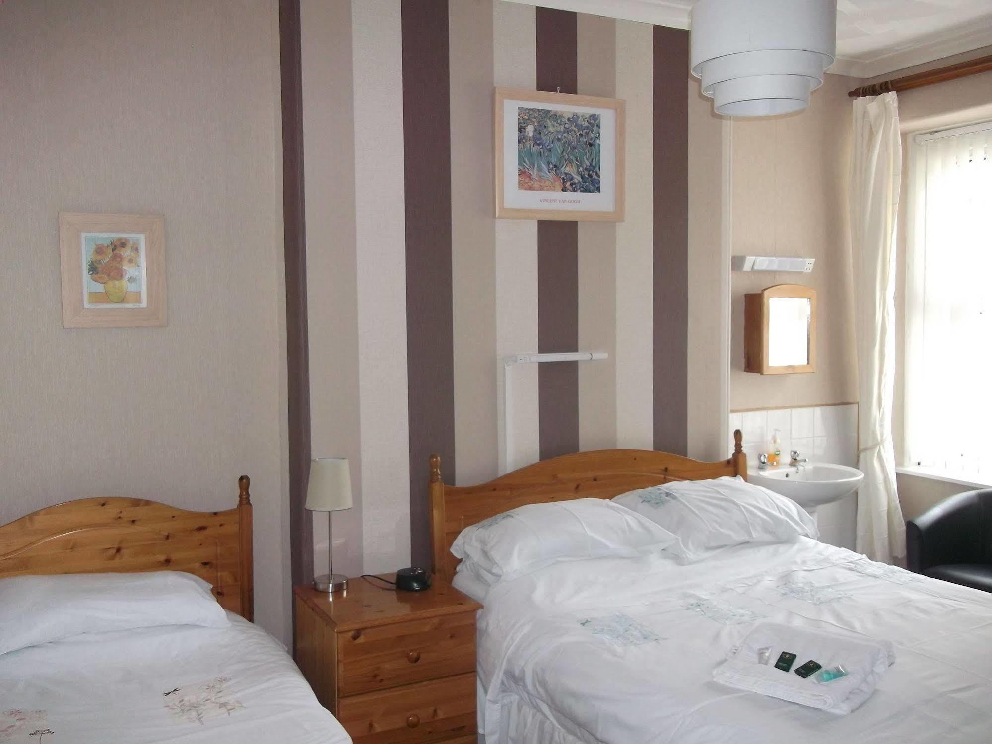 Wavecrest Hotel Holyhead Kültér fotó